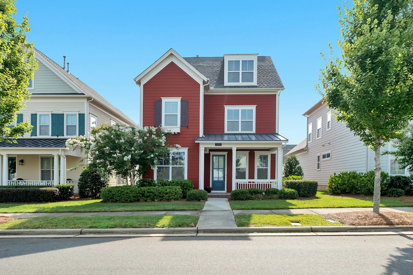 Detached house with a front lawn and driveway